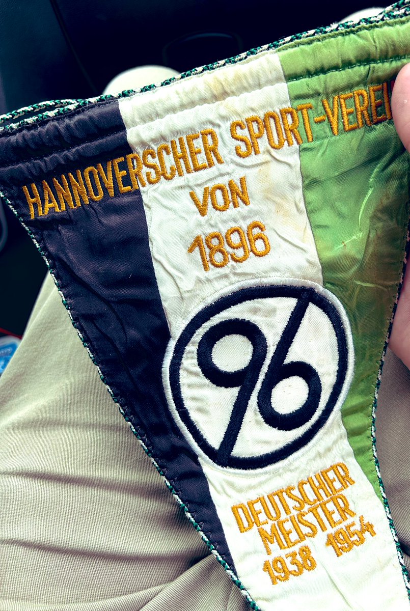 Dieses Sexteil ist soeben in treue Hände gefallen.