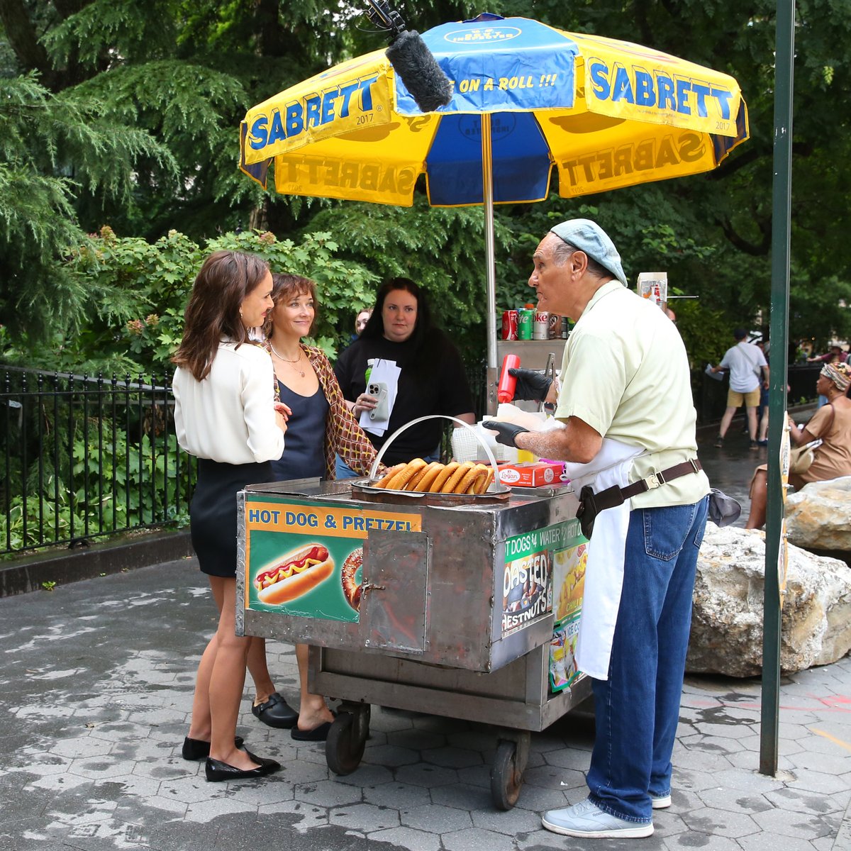 nportmanonline's tweet image. Natalie Portman with Rashida Jones and director Lena Dunham on the set of the new rom-com ‘Good Sex’ in New York City - July 15.