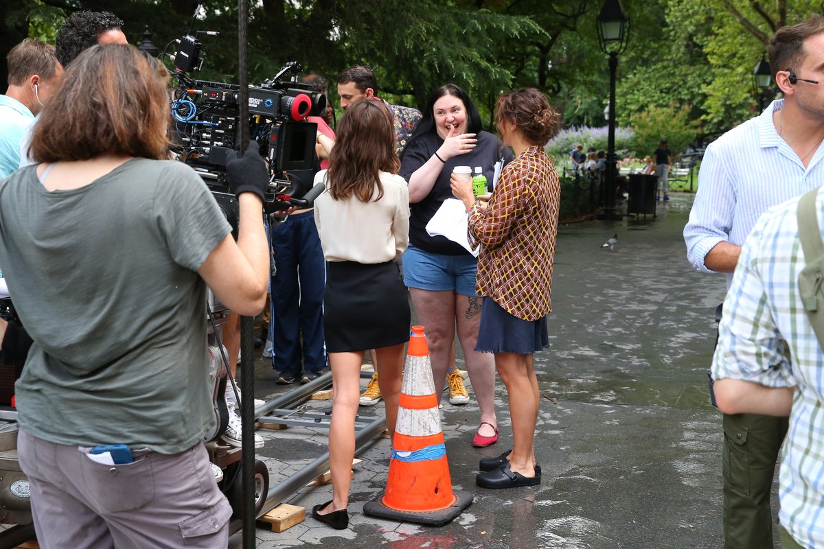 nportmanonline's tweet image. Natalie Portman with Rashida Jones and director Lena Dunham on the set of the new rom-com ‘Good Sex’ in New York City - July 15.