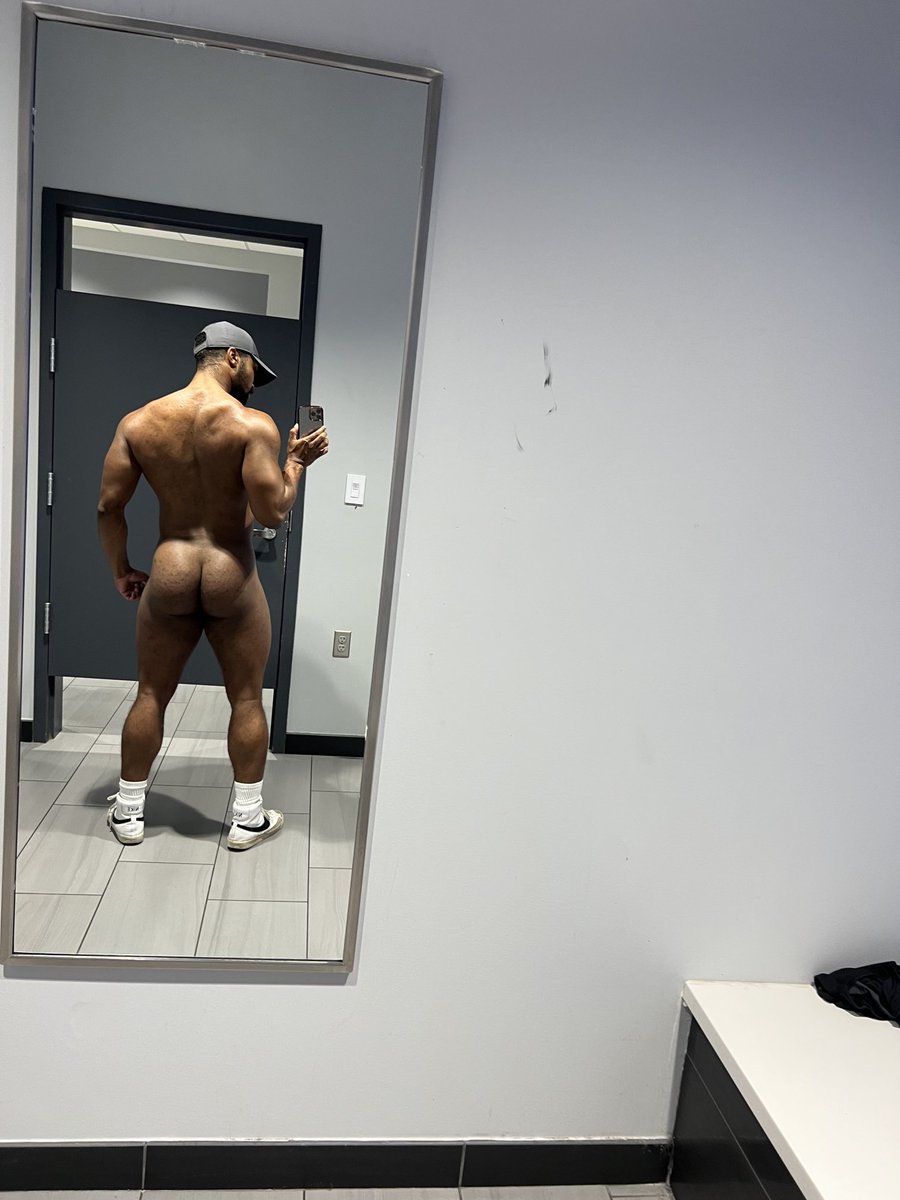 Guess how my ass smells after a hard workout 🐽😝