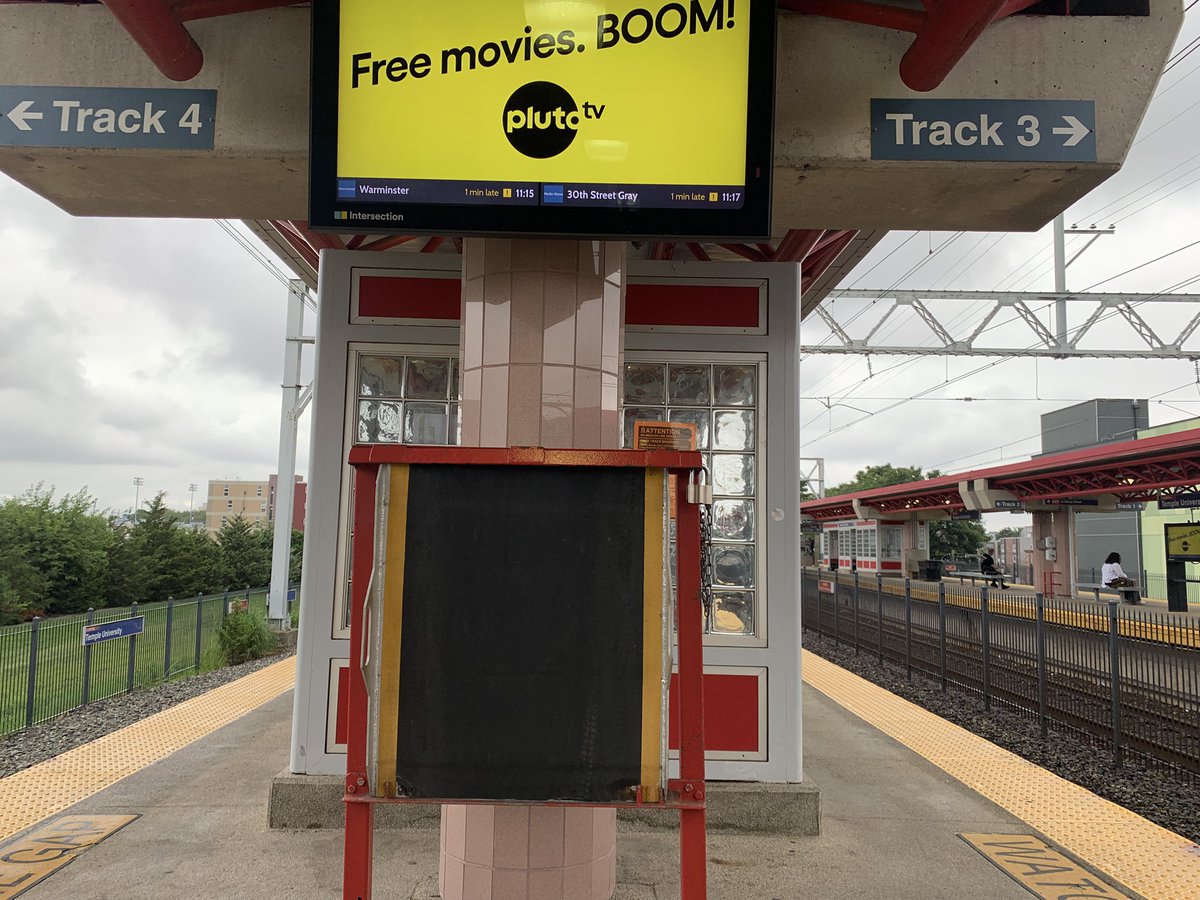 hmkherman's tweet image. This one station in Philly where you sort of have to just intuit what track your train will arrive on