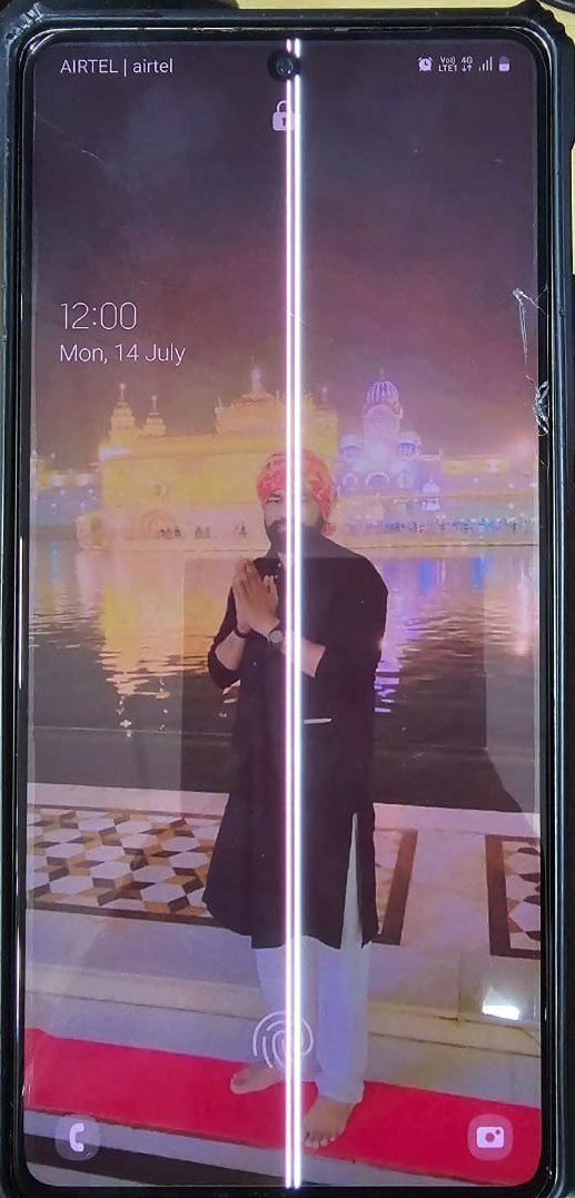 vdashgupta's tweet image. @SamsungIndia Extremely disappointed with the quality of my Samsung. Two veryical lines appeared on the screen without any damage. This seems to be a widespread issue. Why isn’t Samsung taking responsibility?  #SamsungFail #ScreenIssue