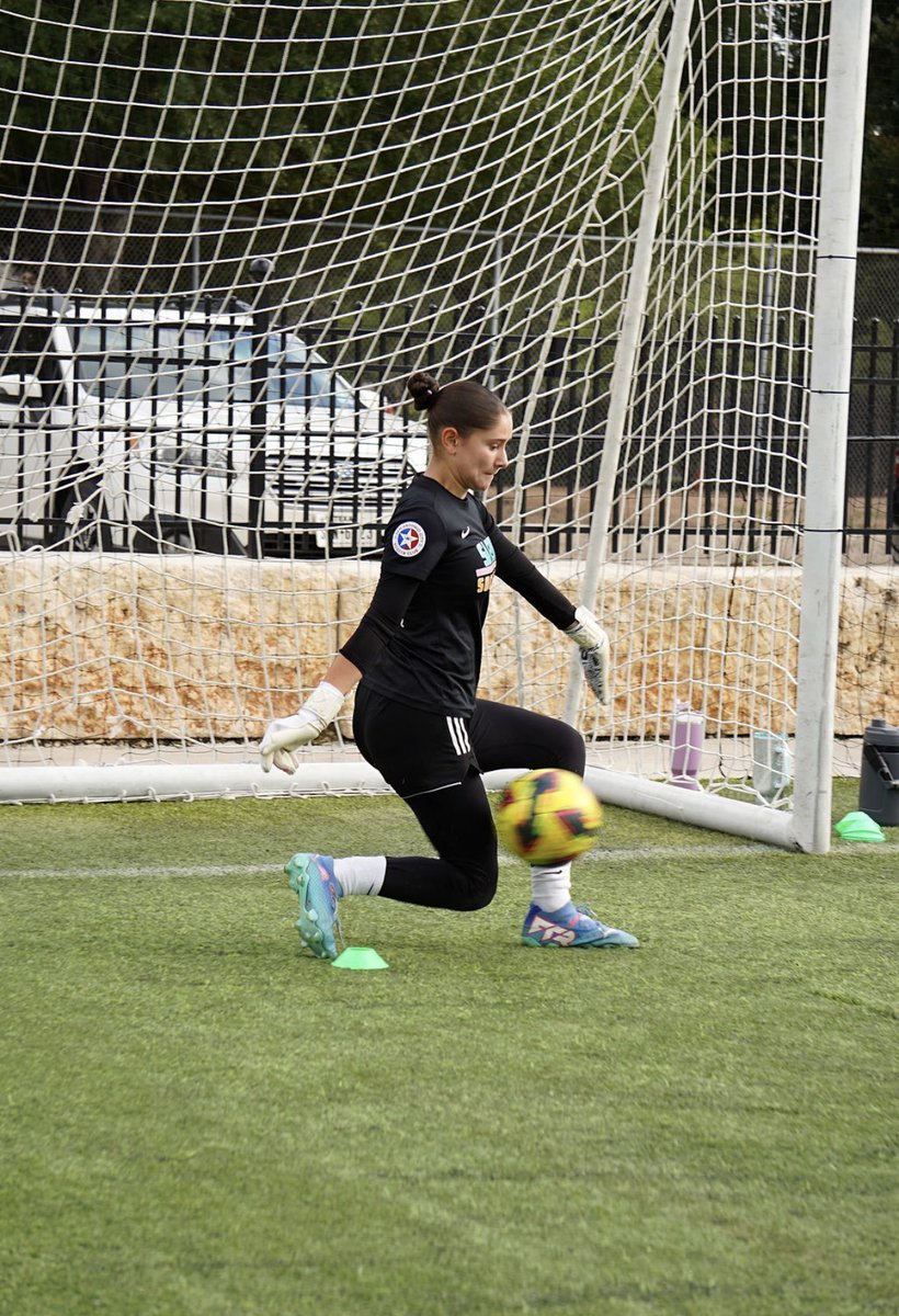 cflo_goalkeeper's tweet image. 3-day GK Combine for @SACorinthiansFC x @TuzosFemenil ~ great experience! 4 sesh’s, 8+ hrs of training with a mix of high school, collegiate, and pro keepers. Look forward to the next opportunity.
@ImCollegeSoccer @ImYouthSoccer @sacitysc @SACity0708GA @soccerislife621…