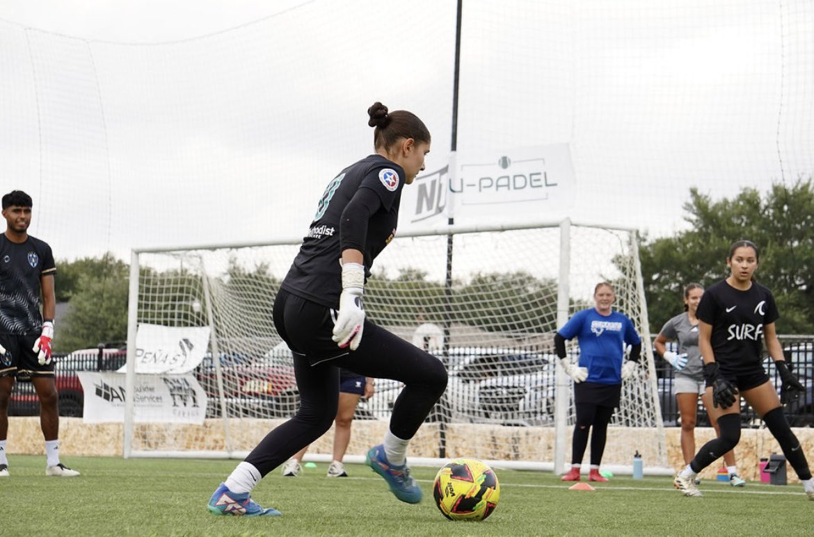 cflo_goalkeeper's tweet image. 3-day GK Combine for @SACorinthiansFC x @TuzosFemenil ~ great experience! 4 sesh’s, 8+ hrs of training with a mix of high school, collegiate, and pro keepers. Look forward to the next opportunity.
@ImCollegeSoccer @ImYouthSoccer @sacitysc @SACity0708GA @soccerislife621…