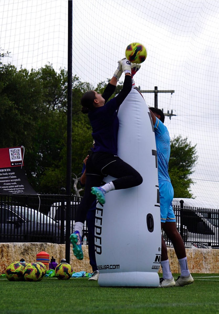 cflo_goalkeeper's tweet image. 3-day GK Combine for @SACorinthiansFC x @TuzosFemenil ~ great experience! 4 sesh’s, 8+ hrs of training with a mix of high school, collegiate, and pro keepers. Look forward to the next opportunity.
@ImCollegeSoccer @ImYouthSoccer @sacitysc @SACity0708GA @soccerislife621…