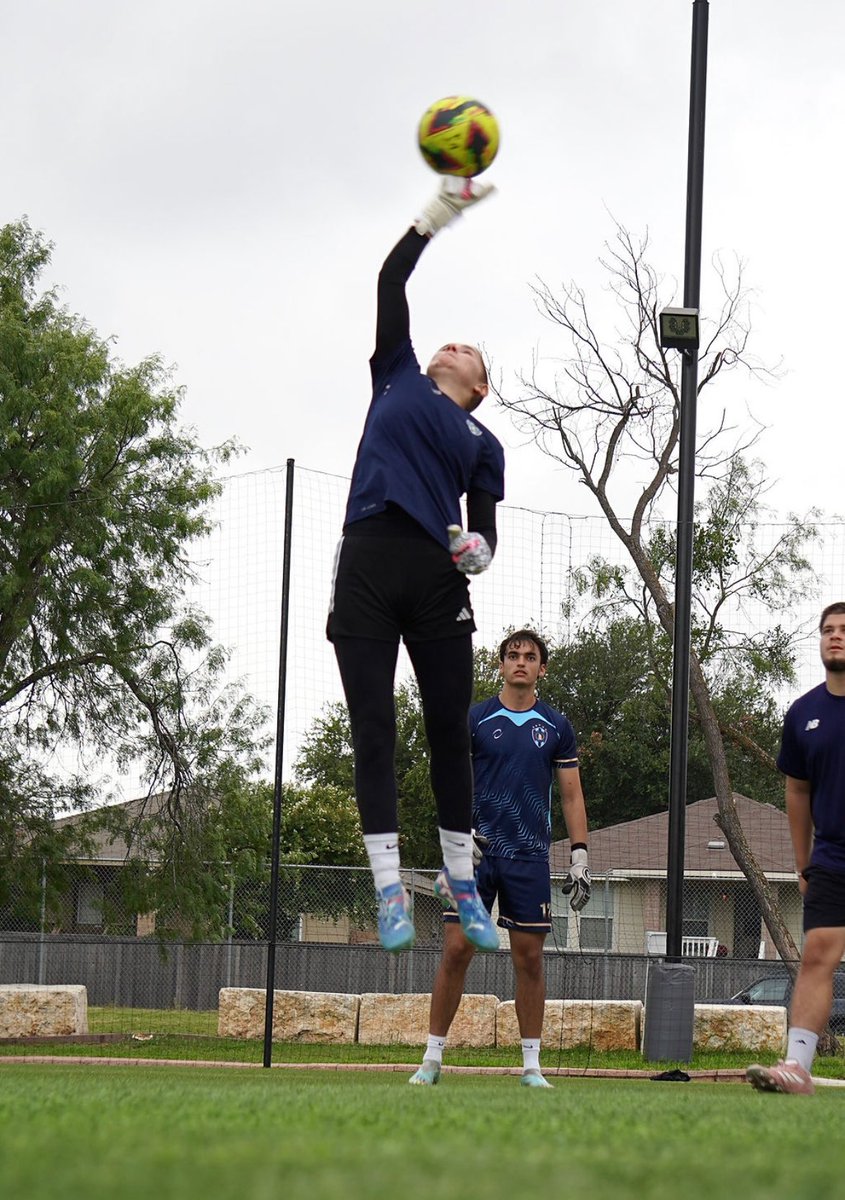 cflo_goalkeeper's tweet image. 3-day GK Combine for @SACorinthiansFC x @TuzosFemenil ~ great experience! 4 sesh’s, 8+ hrs of training with a mix of high school, collegiate, and pro keepers. Look forward to the next opportunity.
@ImCollegeSoccer @ImYouthSoccer @sacitysc @SACity0708GA @soccerislife621…
