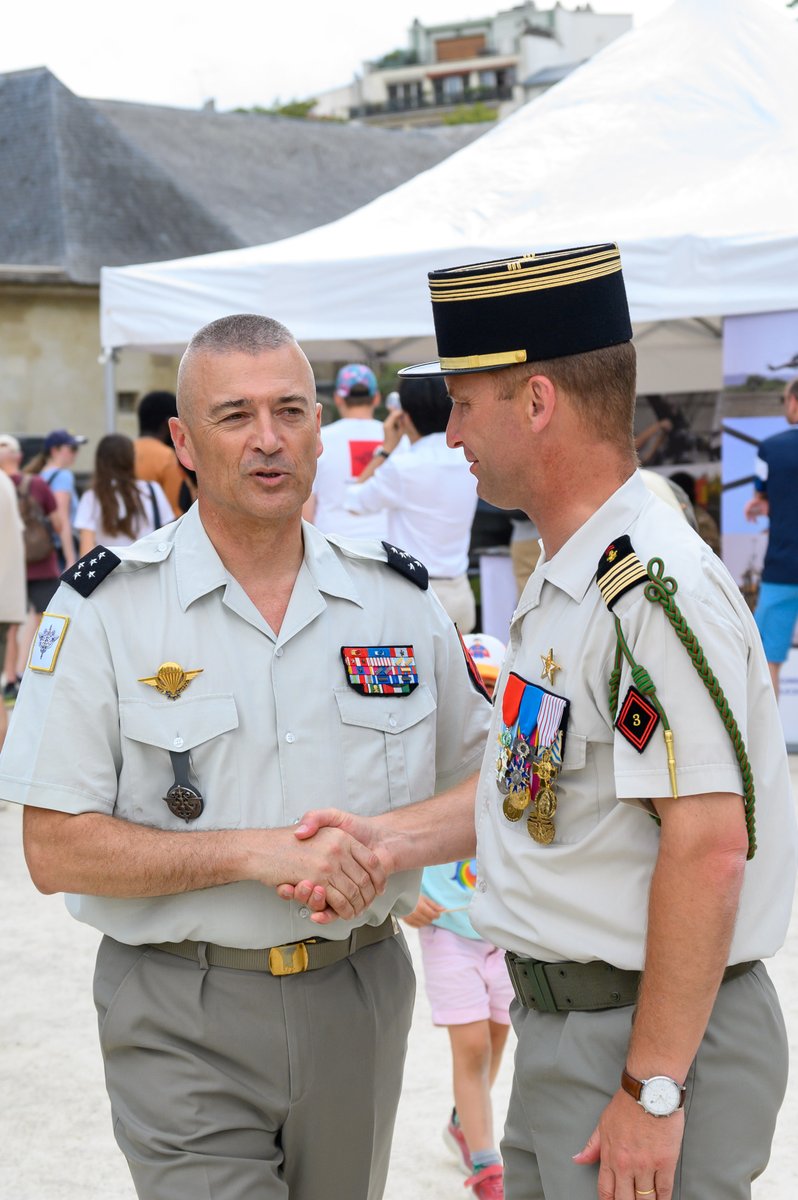 3e régiment du génie (@3erg_officiel) on Twitter photo Le #14juillet2025, le régiment des Ardennes a défilé à pied et en véhicule de combat aux cotés des unités de la <a href="/7e_brig_blindee/">7e brigade blindée - 7BB</a>. Mais il a aussi eu l'honneur de recevoir le <a href="/CEMA_FR/">Chef d'état-major des armées</a> sur le stand ORP du 3RG aux invalides.
#14juillet2025 Le #14juillet2025, le régiment des Ardennes a défilé à pied et en véhicule de combat aux cotés des unités de la <a href="/7e_brig_blindee/">7e brigade blindée - 7BB</a>. Mais il a aussi eu l'honneur de recevoir le <a href="/CEMA_FR/">Chef d'état-major des armées</a> sur le stand ORP du 3RG aux invalides.
#14juillet2025