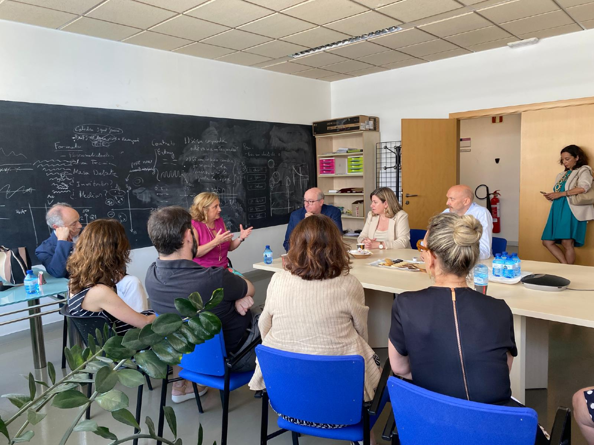 💬 Pérez Forniés: “Apostamos por las infraestructuras científicas para el desarrollo de la inteligencia artificial y la supercomputación”.

🤖 La consejera de Empleo, Ciencia y Universidades, Claudia Pérez Forniés, ha visitado junto a la rectora de la Universidad de Zaragoza,