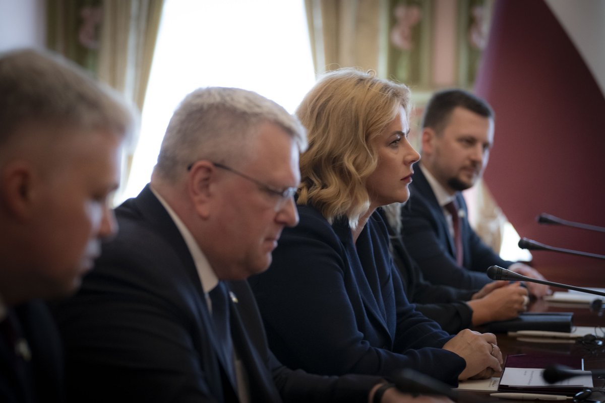 ZelenskyyUa's tweet image. I met with Prime Minister of Latvia @EvikaSilina. It is highly symbolic that this meeting took place precisely on the Day of Ukrainian Statehood. I am grateful for this gesture, a sign of solidarity with our people.
We discussed defense support for our warriors and its financing…