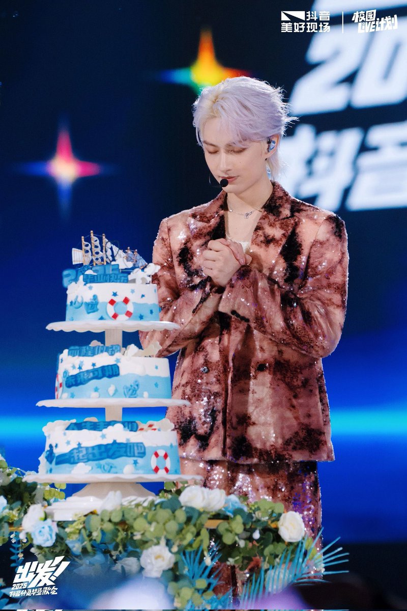 PLEDIS! if you think we’re done just because you finally dropped junhui’s bazaar inse (which you wouldn’t have posted if no one called you out btw), you’re so wrong. his appearance and performance during MIDSUMMER GALA was very special. but you never give a budge!