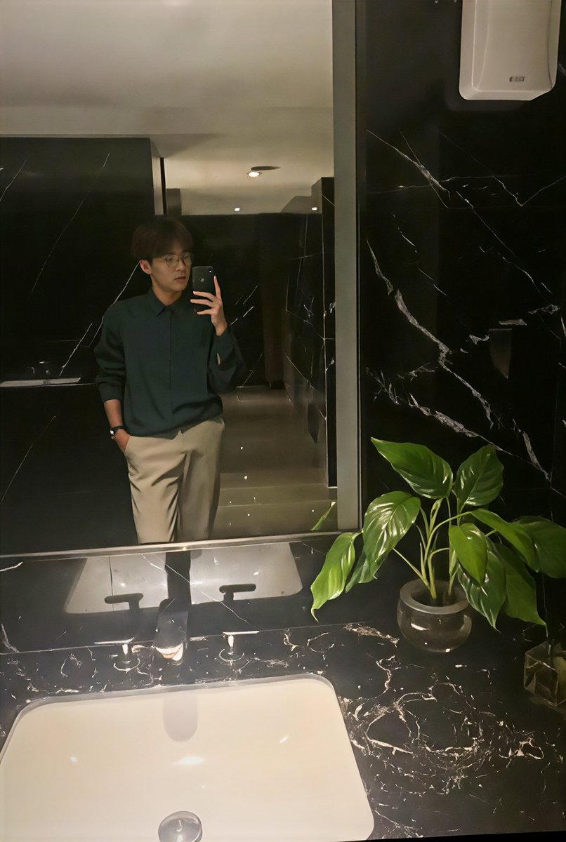h71659320's tweet photo. 你真的爱我吗 我还没有讲到原生家庭的痛 你的手已经摸到了我的裤裆里头了 https://t.co/Q2N3DIFJqL
