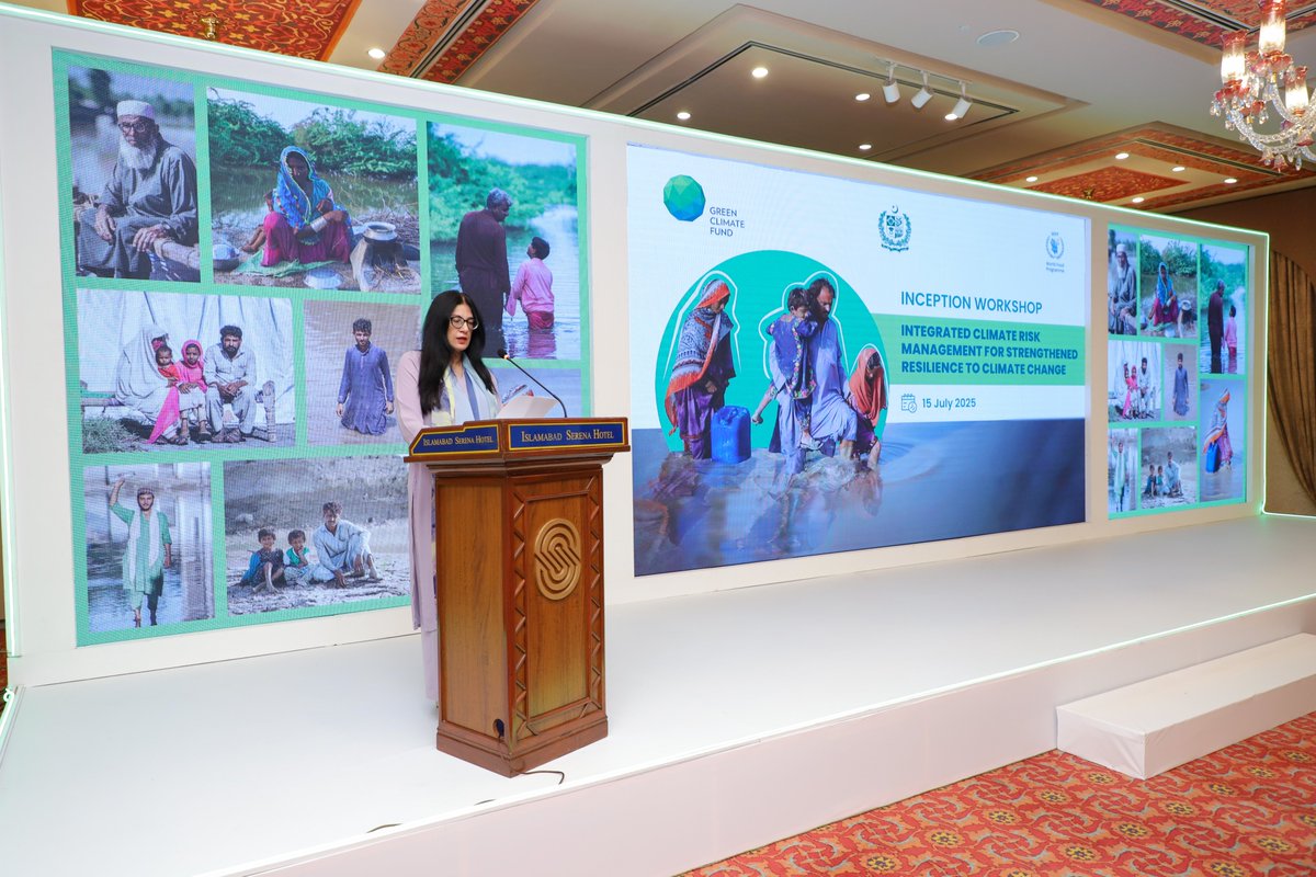 WFPPakistan's tweet image. As monsoon rains hit 🇵🇰, early action helps save lives.
WFP, @GovtofPakistan & @theGCF launch a $9.8M project in KP’s Buner and Shangla to:
🔹Install early warning systems
🔹 Boost coordination
🔹Help communities act early - protecting lives, livelihoods & food security
