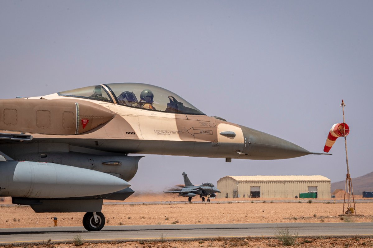 Armee_de_lair's tweet image. 🇫🇷🇲🇦 #Marathon25 : mission accomplie !
✅ + de 130 Aviateurs déployés pour renforcer l’interopérabilité avec les @FAR_Maroc_.
Entre campagne de tir #Rafale B et missions de ravitaillement #MRTT... Derrière ces images, des semaines de coordination, de rigueur et de préparation.