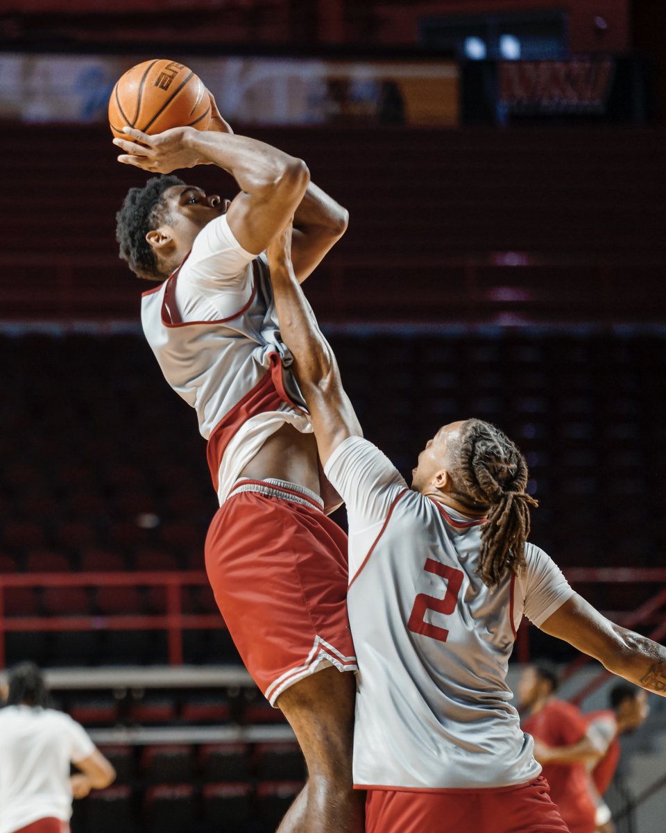 WKUBasketball's tweet image. ๐๐ฉ๐๐ฎ๐๐ฃ๐ ๐ค๐ฃ ๐ฉ๐๐ง๐๐๐ฉ ๐ฏ