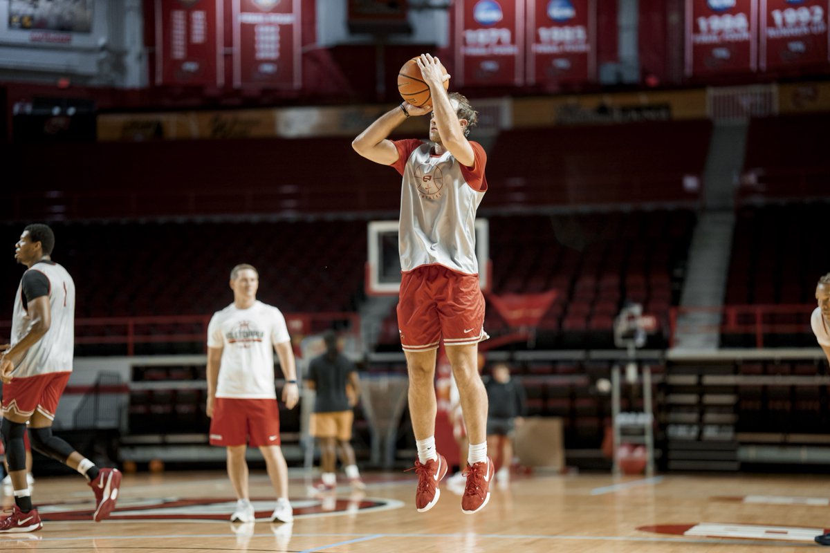 WKUBasketball's tweet image. ๐๐ฉ๐๐ฎ๐๐ฃ๐ ๐ค๐ฃ ๐ฉ๐๐ง๐๐๐ฉ ๐ฏ