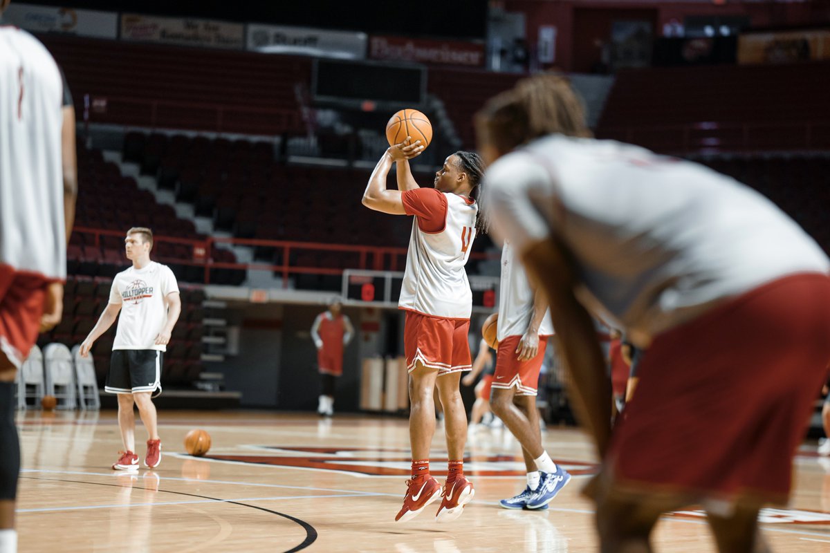 WKUBasketball's tweet image. ๐๐ฉ๐๐ฎ๐๐ฃ๐ ๐ค๐ฃ ๐ฉ๐๐ง๐๐๐ฉ ๐ฏ