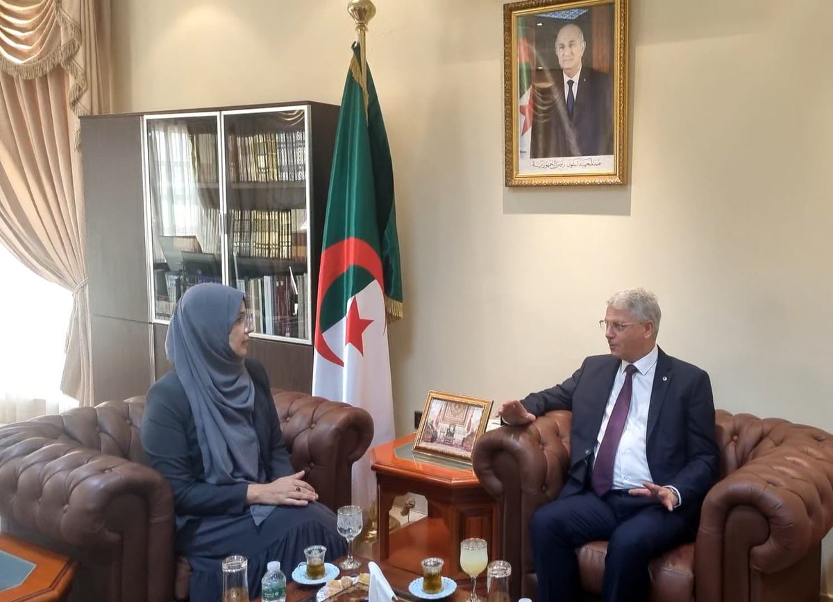 د. شفيقة وَعِـيــل🇩🇿🇵🇸 (@dr_chafika) on Twitter photo هذا الرجل مثقَّف حقيقيّ… كلّما تحدّثتُ معه أيقنتُ بإيمانه ببناء الإنسان وتنمية العلوم الإنسانيّة بجدّيّة رغم تخصُّصه الدقيق في الرياضيّات…
عن سعادة سفير الجزائر في سلطنة عُمان الدكتور محمّد علي بوغازي أتحدّث،
فله كلّ التحيّة والتقدير.
<a href="/AmbalgMuscat/">Algerian Embassy in Muscat /سفارة الجزائر في مسقط</a> هذا الرجل مثقَّف حقيقيّ… كلّما تحدّثتُ معه أيقنتُ بإيمانه ببناء الإنسان وتنمية العلوم الإنسانيّة بجدّيّة رغم تخصُّصه الدقيق في الرياضيّات…
عن سعادة سفير الجزائر في سلطنة عُمان الدكتور محمّد علي بوغازي أتحدّث،
فله كلّ التحيّة والتقدير.
<a href="/AmbalgMuscat/">Algerian Embassy in Muscat /سفارة الجزائر في مسقط</a>