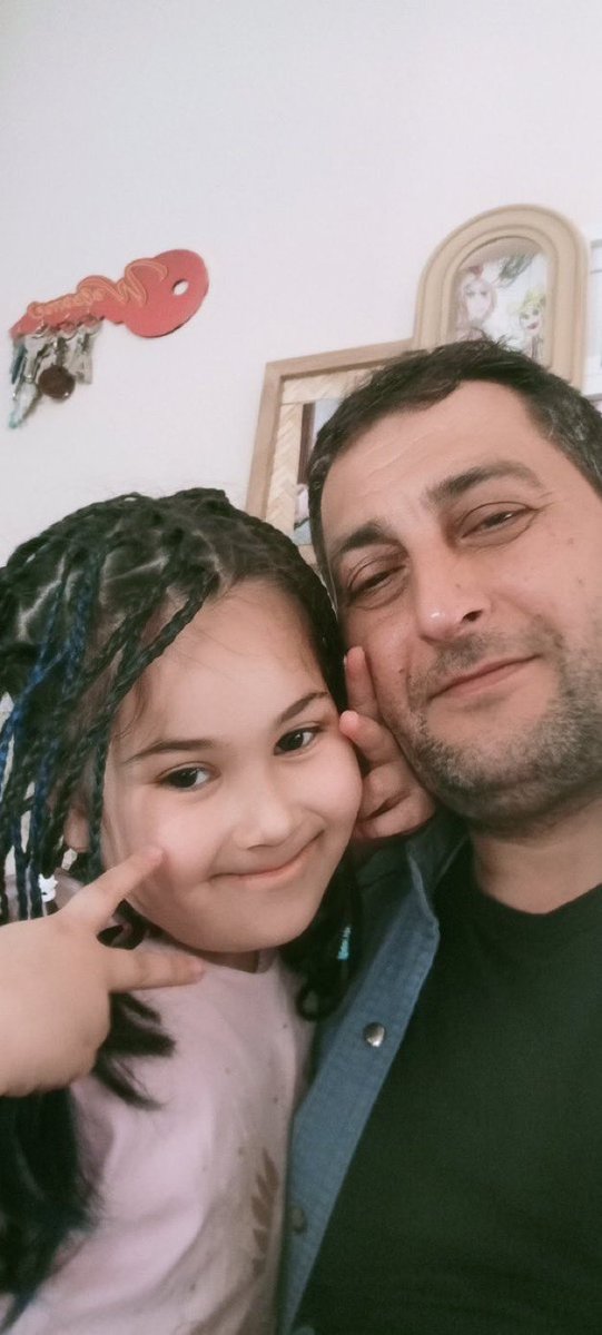 LogHaber's tweet photo. Şüpheli şekilde ölen 11 yaşındaki Rabia Naz Vatan’ın babası Şaban Vatan, eski  vekil Nurettin Canikli’nin açtığı davada aldığı ceza nedeniyle hapse girdi.

1 gündür tutuklu. https://t.co/xHtxrR6Lm9