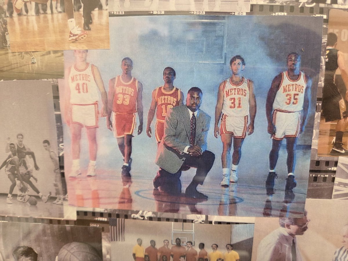 gregrakestraw's tweet image. An early @CoachRonHunter shot in his IUPUI tenure. Also a quality action walking pic of Jared Lux included here.