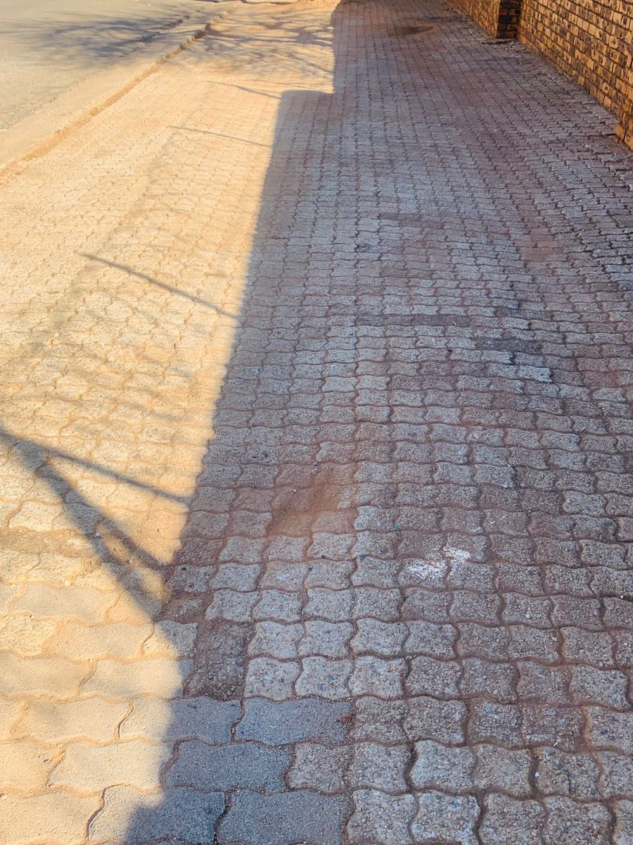 CrumRegionB's tweet image. AFSU team is conducting street sweeping outside the Windsor Recreation Centre in Windsor East as part of ongoing maintenance efforts to keep our community facilities clean and welcoming. @CityofJoburgZA
@CRUM_CoJ #HighImpactServiceDelivery #JoburgReimagined