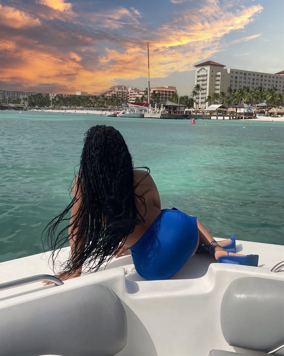 Your point of view 💙

Attire: Moneé Pastel