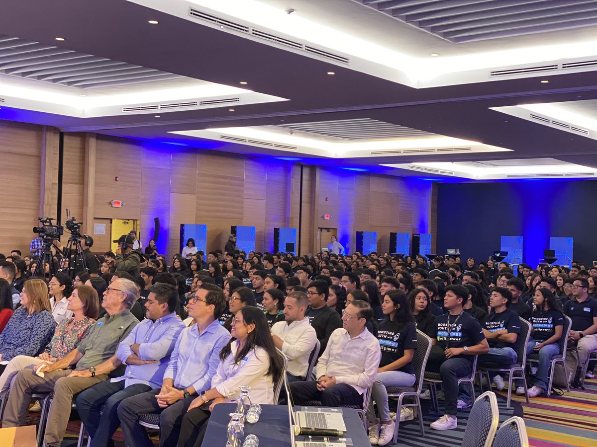 FundacionPoma's tweet image. 🎉 ¡Comenzamos la tercera edición de #ExpoTech!

Este año, más de 270 estudiantes de los Centros ¡Supérate! (@PESuperate) participan en esta feria para presentar soluciones tecnológicas desarrolladas con sus conocimientos en informática, inglés y valores.

@SuperatePoma