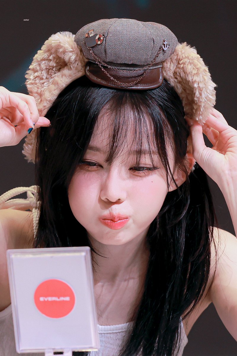 meltedinthe's tweet photo. 250710 거울보는사람중에 제일기여움😚
#aespa #에스파 #WINTER #윈터 https://t.co/8mmqbWotwB