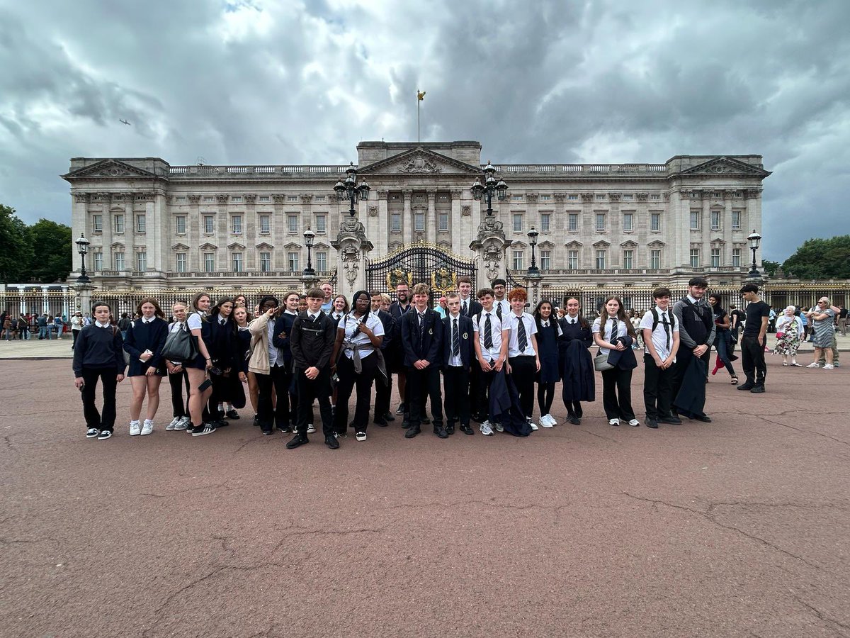 StGabrielsPD's tweet image. These Year9 students had a fantastic day with @railway200 and their inspiration train at London Euston exploring all the careers involved in the rail network with the help of @CominoNWCC @STOC_CAT