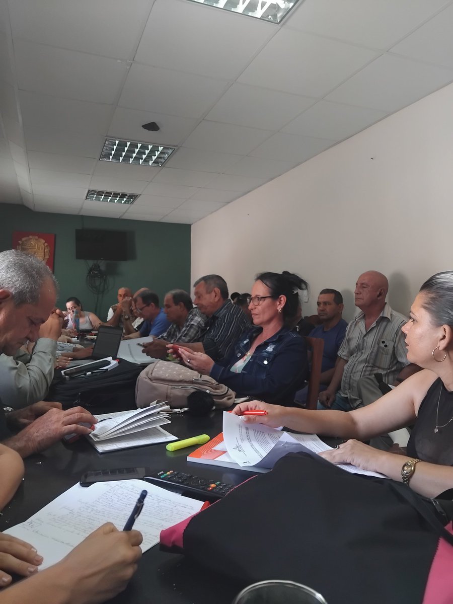 En #Cacocum #Holguín sesiona el #ConsejoDeLaAdministraciónMunicipal, se analizan temas que impactan en la población y se adoptan importantes acuerdos que contribuyen al desarrollo económico y social del municipio. #CubaViveYTrabaja
