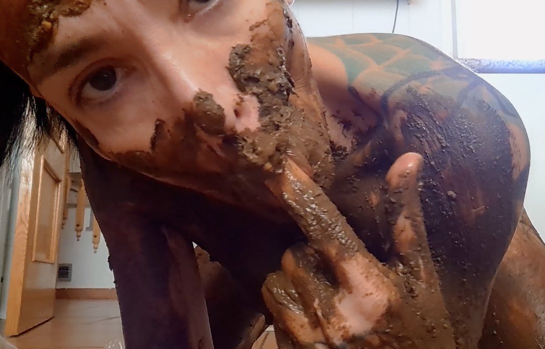 🥵💩 Giant Load 💩🥵

I had a tremendous stomach ache, so I let out this huge load... I rubbed my whole body while fucking my ass and pussy with my dildo... Wanna play with me? 😈

🔥 scatbook.com/lamiadark

💥 femscat.com/store969

#scat #shit #fetish #dirty