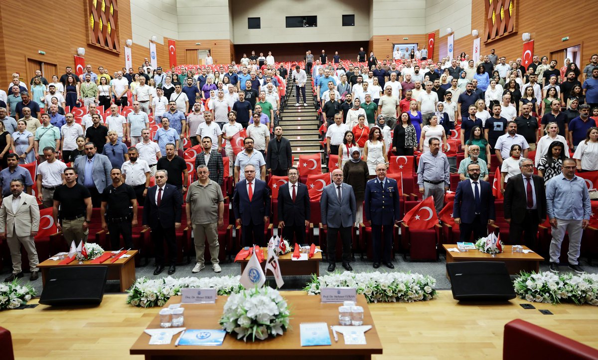 kayseriedu's tweet photo. Kayseri Üniversitemizde “15 Temmuz Demokrasi ve Milli Birlik Günü Anma Etkinlikleri” kapsamında Türkiye Maarif Vakfı Yönetim Kurulu Üyesi Prof. Dr. Mehmet Özkan, “Küresel Açıdan 15 Temmuz ve Darbe Direnişi” konulu konferans verdi. https://t.co/BuE9WCpWux