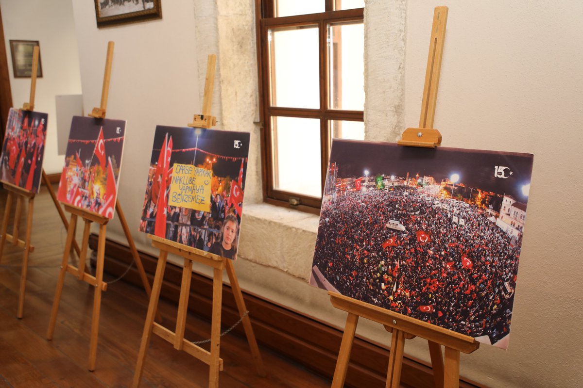 15 Temmuz Demokrasi ve Milli Birlik Günü etkinlikleri kapsamında; “Zaferin Adı Türkiye” konulu resim ve fotoğraf sergisinin açılışı, Atatürk Kongre Müzesi’nde Valimiz Sn. Yılmaz Şimşek ve il protokolünün katılımıyla yapıldı. 

Yavuz Selim Ortaokulu öğrencileri tarafından