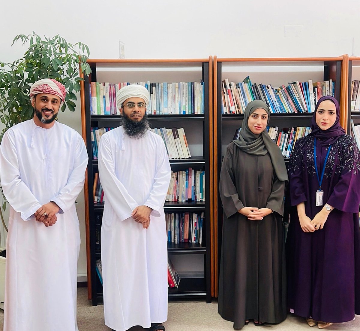 جانب من زيارة قسم الإرشاد الطلابي بكلية مزون برئاسة الأستاذة رقية المعمرية إلى #مركز_الإرشاد_الطلابي بـ #جامعة_السلطان_قابوس لتبادل الخبرات والتعرف  على تجارب المركز والخدمات المقدمة للطلبة.