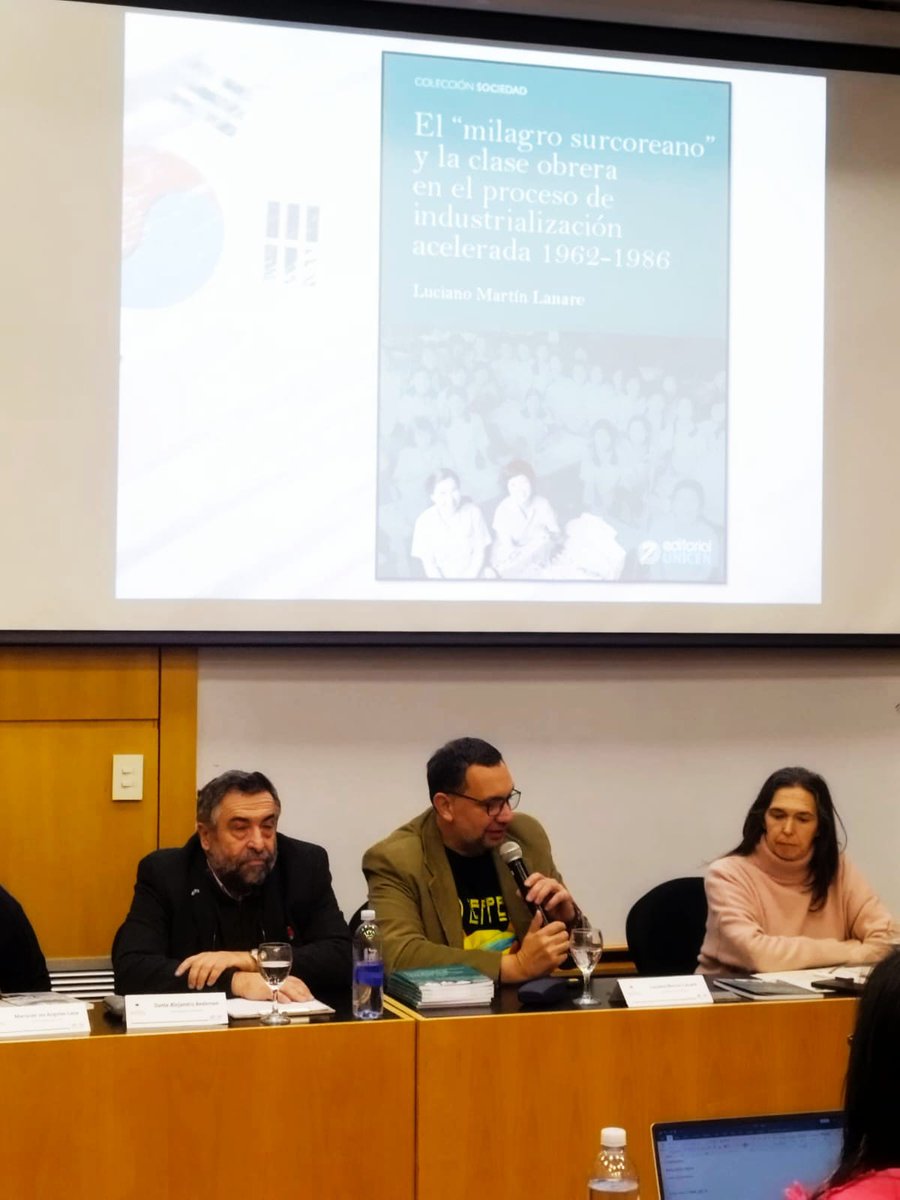 A fines de junio se llevó a cabo el XIV Congreso Nacional de Estudios Coreanos en la Universidad Austral. En ese marco, se presentó El milagro surcoreano de Luciano Lanare, recientemente editado por nuestro sello.
Al evento asistió el Embajador de Corea y personal de la Embajada