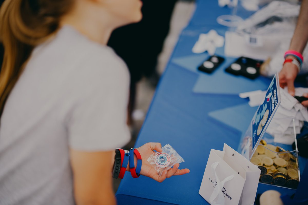 MERCI 💙 

Hier, vous avez été des milliers à répondre présent sur notre boutique aux Invalides, pour acheter votre Bleuet, faire un don ou simplement échanger avec nos collecteurs.

Depuis 100 ans, le Bleuet ne cesse d’éclore là où la solidarité est vitale : auprès des