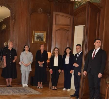 TC_ParisBE's tweet image. 15 Temmuz Demokrasi ve Milli Birlik Günü vesilesiyle Büyükelçiliğimizde düzenlediğimiz anma töreninde şehitlerimizi rahmetle andık, gazilerimize şükranlarımızı sunduk 🇹🇷
#ZaferinadıTürkiye
