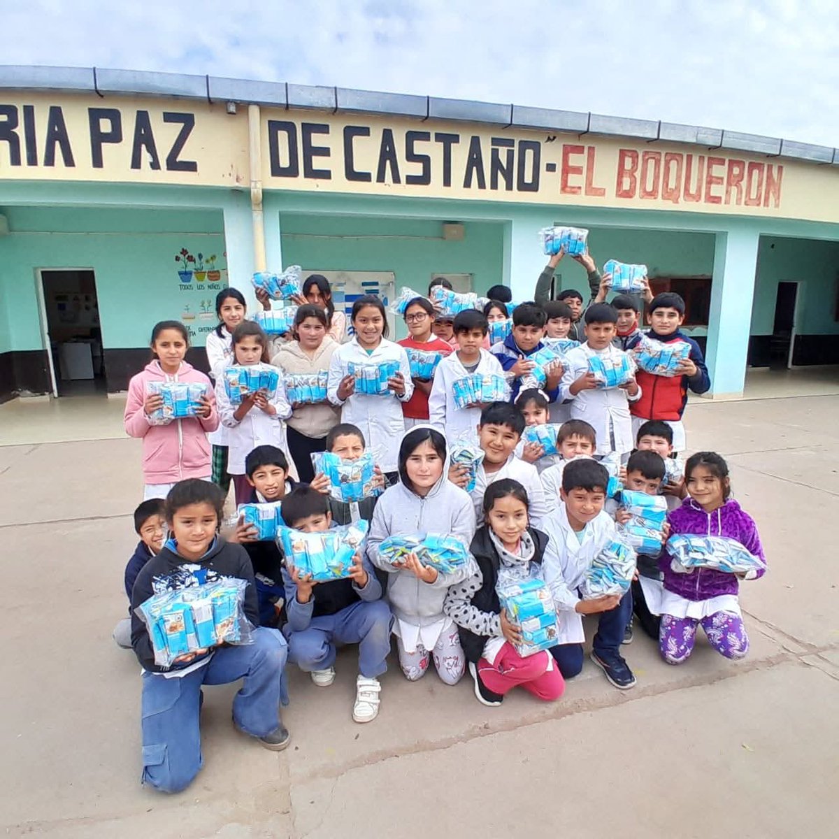 Programa1700D's tweet image. 𝗔𝗹𝘂𝗺𝗻𝗼𝘀 𝗱𝗲 𝗹𝗮 “𝗘𝘀𝗰𝘂𝗲𝗹𝗮 𝗡º 𝟰𝟯𝟬 𝗔𝗽𝗼𝗹𝗶𝗻𝗮𝗿𝗶𝗮 𝗣𝗮𝘇 𝗱𝗲 𝗖𝗮𝘀𝘁𝗮ñ𝗼” 𝗘𝗹 𝗕𝗼𝗾𝘂𝗲𝗿ó𝗻 𝗗𝗽𝘁𝗼. 𝗔𝘁𝗮𝗺𝗶𝘀𝗾𝘂𝗶 𝗿𝗲𝗰𝗶𝗯𝗶𝗲𝗿𝗼𝗻 𝗽𝗿𝗼𝗱𝘂𝗰𝘁𝗼𝘀  𝗻𝘂𝘁𝗿𝗶𝗰𝗶𝗼𝗻𝗮𝗹𝗲𝘀.