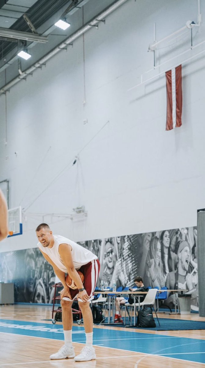 Kamēr Latvijas vīriešu basketbola izlasei aizrit brīvprātīgie treniņi, Rīgā treniņus aizvada arī Kristaps Porziņģis.

📸Foto no Kristapa Porziņģa "Instagram" konta.