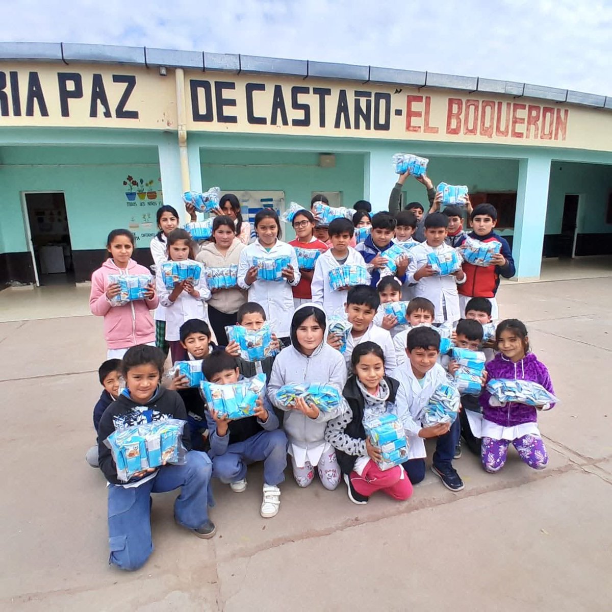 Programa1700D's tweet image. 𝗔𝗹𝘂𝗺𝗻𝗼𝘀 𝗱𝗲 𝗹𝗮 “𝗘𝘀𝗰𝘂𝗲𝗹𝗮 𝗡º 𝟰𝟯𝟬 𝗔𝗽𝗼𝗹𝗶𝗻𝗮𝗿𝗶𝗮 𝗣𝗮𝘇 𝗱𝗲 𝗖𝗮𝘀𝘁𝗮ñ𝗼” 𝗘𝗹 𝗕𝗼𝗾𝘂𝗲𝗿ó𝗻 𝗗𝗽𝘁𝗼. 𝗔𝘁𝗮𝗺𝗶𝘀𝗾𝘂𝗶 𝗿𝗲𝗰𝗶𝗯𝗶𝗲𝗿𝗼𝗻 𝗽𝗿𝗼𝗱𝘂𝗰𝘁𝗼𝘀  𝗻𝘂𝘁𝗿𝗶𝗰𝗶𝗼𝗻𝗮𝗹𝗲𝘀.