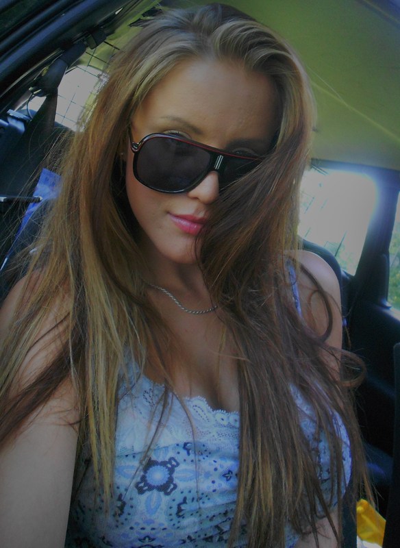 Moi avec mes gros seins : tinyurl.com/mve5m4ty je vais te prouver comment je suis une vrai petite s@lope :)