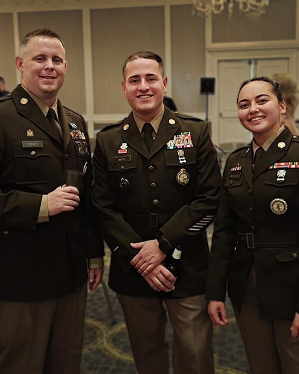 ArmyGuardOhio's tweet image. “I have built a very successful career in the #NationalGuard. Multiple deployments and experience, schools, and the friends I’ve made along the way have been priceless. I'm exactly where I want to be in life because of a decision I made 19 years ago.” -SFC Quinton Moye