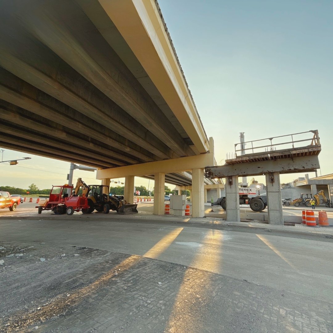 TxDOTDallas's tweet image. #ROCKWALL: Work continues along I-30 from Dalrock Rd. to the Hunt County Line. Our crews are making steady progress to keep the project moving forward. Check out these photos highlighting some of the progress!
#TxDOT #I30Construction #RoadWork #HighwayConstruction