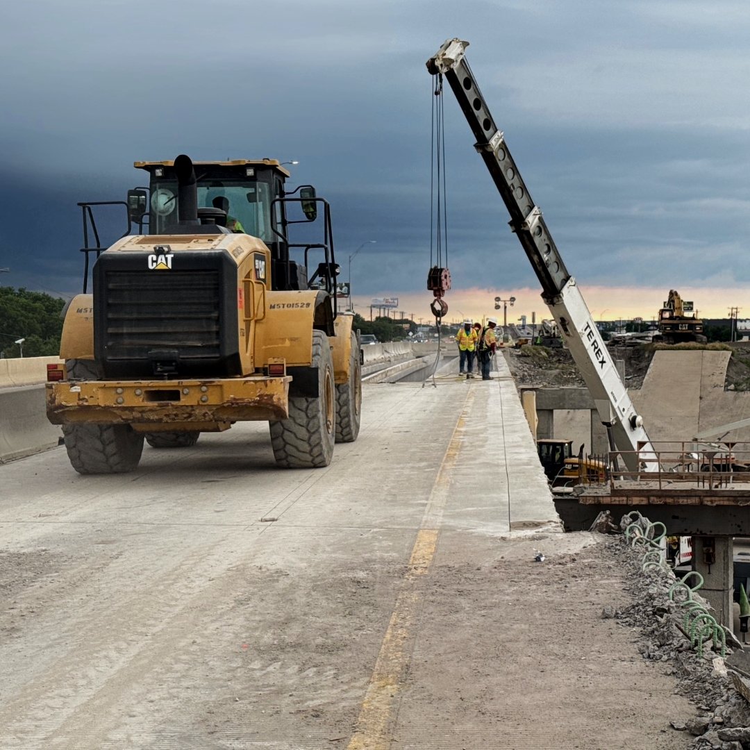 TxDOTDallas's tweet image. #ROCKWALL: Work continues along I-30 from Dalrock Rd. to the Hunt County Line. Our crews are making steady progress to keep the project moving forward. Check out these photos highlighting some of the progress!
#TxDOT #I30Construction #RoadWork #HighwayConstruction