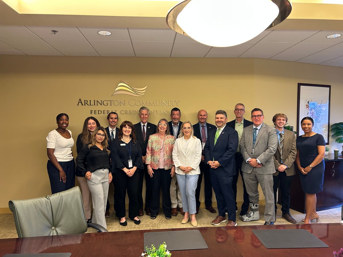 theleagueofcus's tweet image. Thank you to @RepDonBeyer for joining district credit unions at @arlingtoncu for a discussion on issues impacting credit unions and consumers across northern Virginia. We are truly grateful for his leadership in Congress!