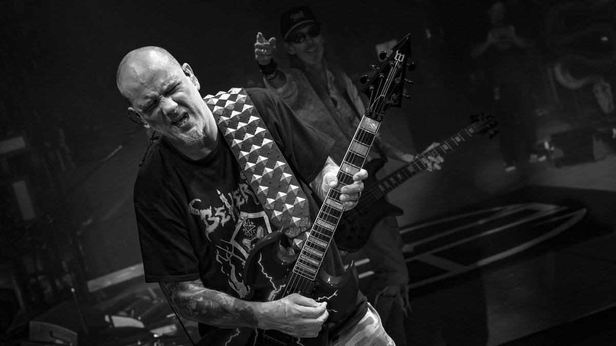 Pantera's tweet image. Pics from #rehearsal in Pittsburgh. We played some “new” old songs for the Heaviest Tour of The Summer, which starts today. What songs are you wanting to hear? Tell us in the comments 👀👀
📷: @metaldavemedia
#pantera #ontour #heaviesttourofthesummer
