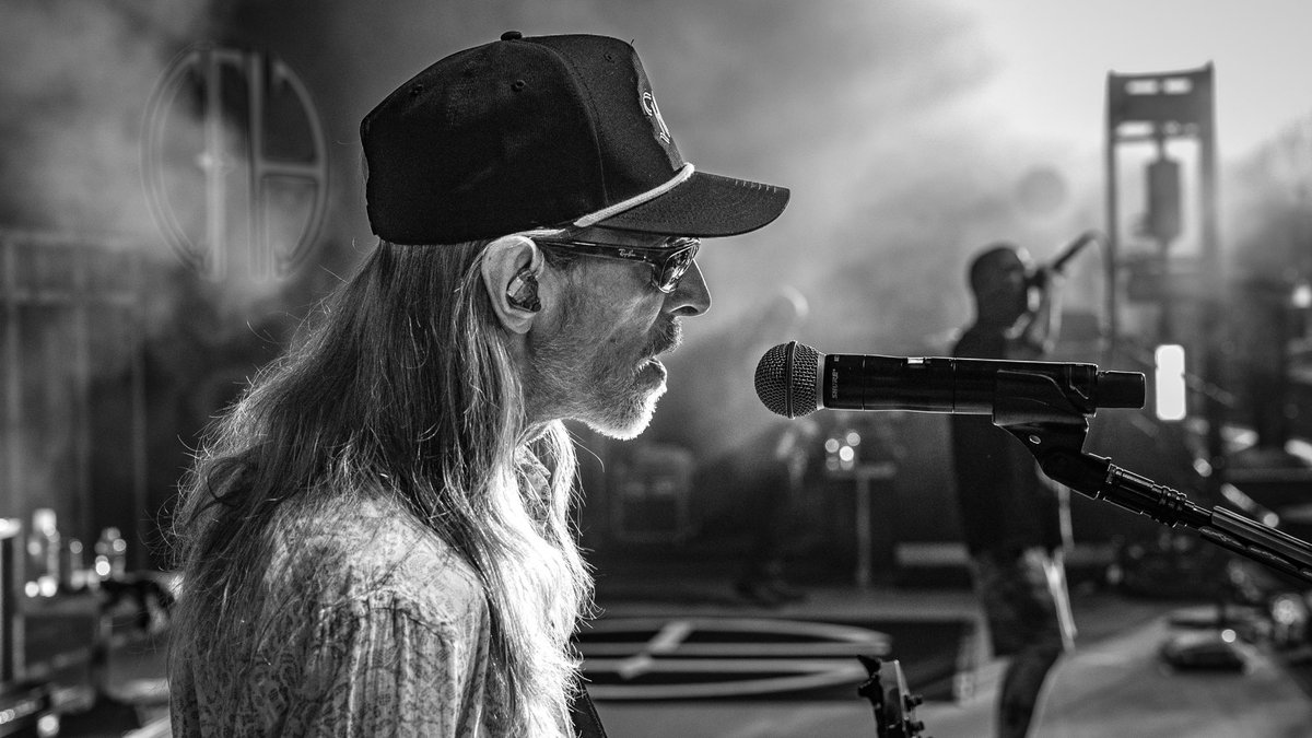 Pantera's tweet image. Pics from #rehearsal in Pittsburgh. We played some “new” old songs for the Heaviest Tour of The Summer, which starts today. What songs are you wanting to hear? Tell us in the comments 👀👀
📷: @metaldavemedia
#pantera #ontour #heaviesttourofthesummer