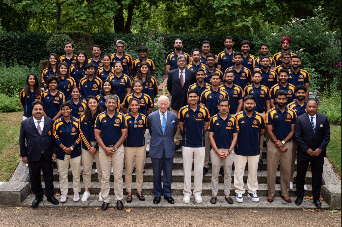 Men's and Women's Indian cricket team withe HMTK