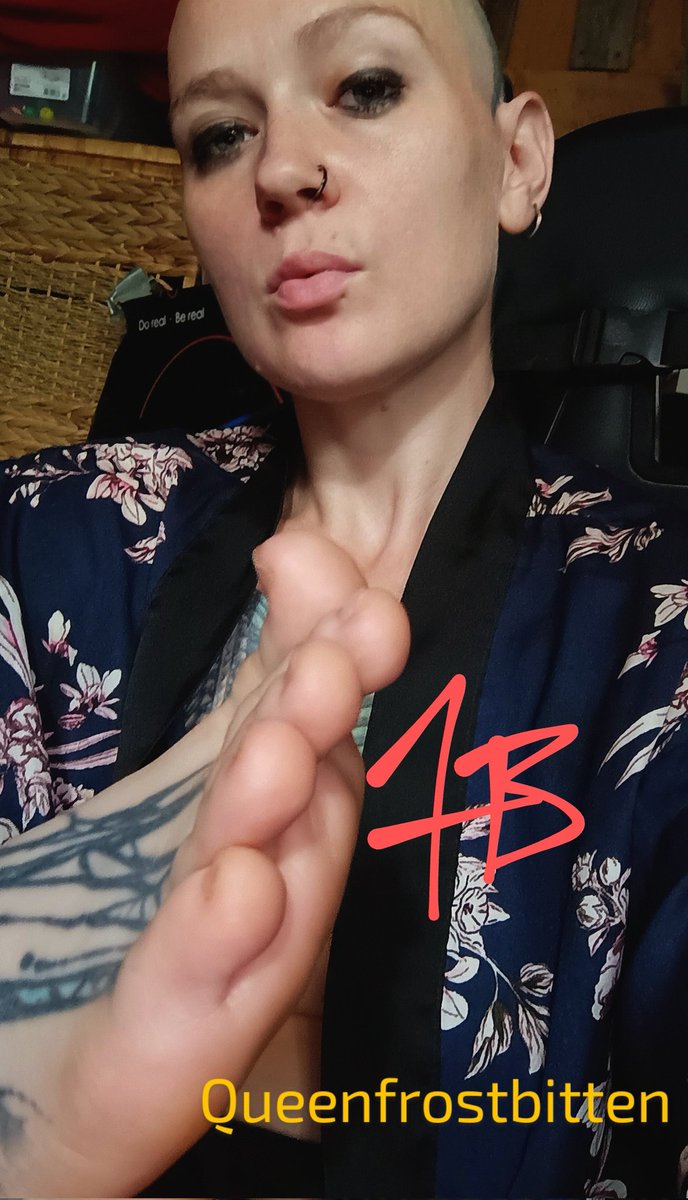 It's a good morning to stroke My pussy and suck My toes ... Where you at boy??