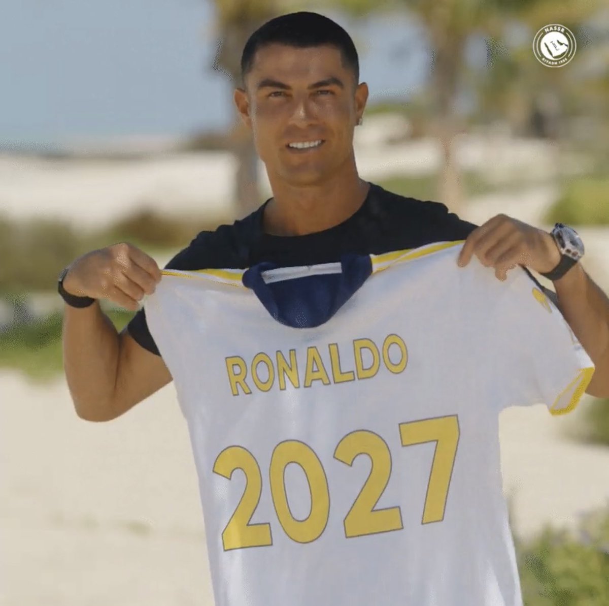 جمهور #النصر 

ابشركم ابشركم تعاقدات وصفقات علي اعلى مستوي والامور جدا تبشر بالخير 

نسال الله التوفيق للعالمي 💛💙🫡