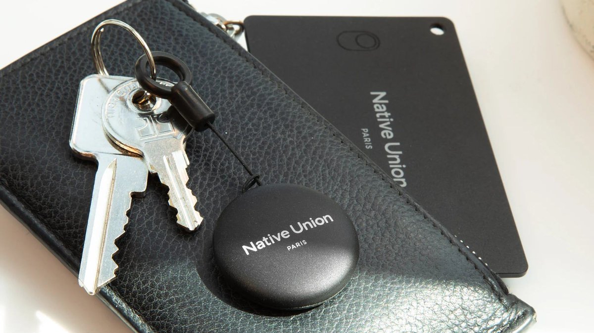 melanews's tweet image. Native Union lancia Find It Card e Find It Tag per la rete Find My di Apple. La Card, spessa 1,7mm, si inserisce nel portafoglio o si aggancia agli accessori. 

🔋 Batteria ricaricabile con MagSafe 
🕰️ Autonomia fino a 6 mesi
💳 Prezzo: €40

#AppleAccessories #FindMy #TechGadget